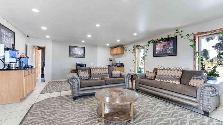 <b>Best Western Movie Manor Lobby</b>. Images powered by <a href="https://iceportal.shijigroup.com/" title="IcePortal" target="_blank">IcePortal</a>.
