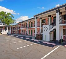 Best Western University Inn Exterior