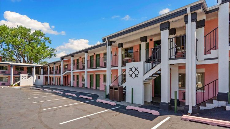 Best Western University Inn Exterior