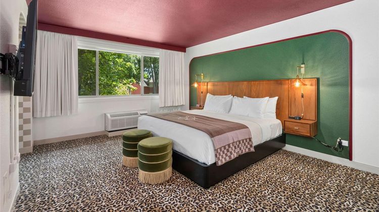 Best Western University Inn Room