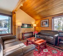 Best Western Ptarmigan Lodge Lobby