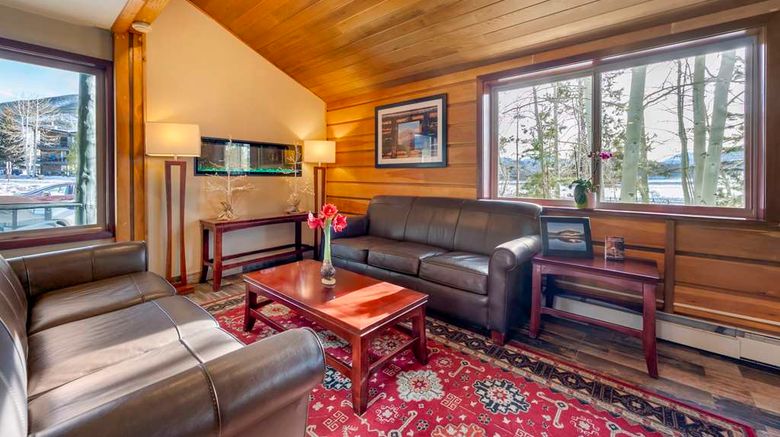 <b>Best Western Ptarmigan Lodge Lobby</b>. Images powered by <a href="https://iceportal.shijigroup.com/" title="IcePortal" target="_blank">IcePortal</a>.