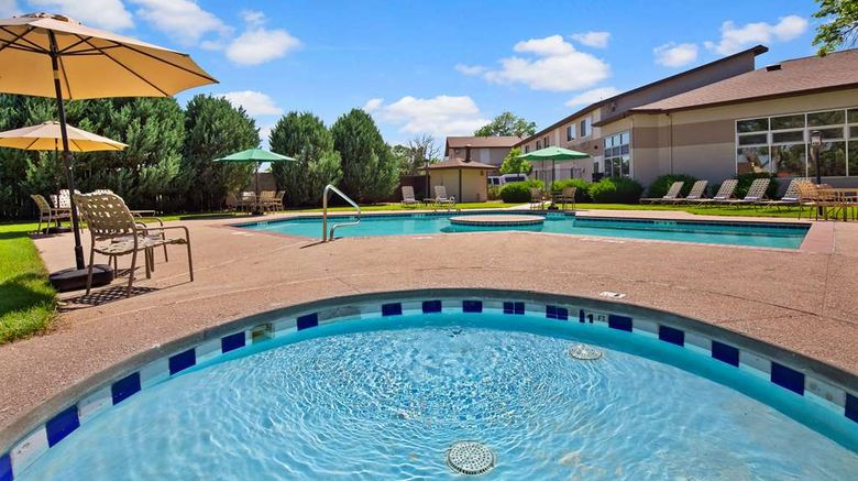<b>Best Western Sundowner Pool</b>. Images powered by <a href="https://iceportal.shijigroup.com/" title="IcePortal" target="_blank">IcePortal</a>.