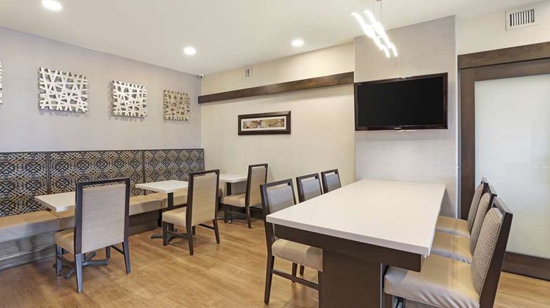 <b>Best Western Plus Castle Rock Restaurant</b>. Images powered by <a href="https://iceportal.shijigroup.com/" title="IcePortal" target="_blank">IcePortal</a>.