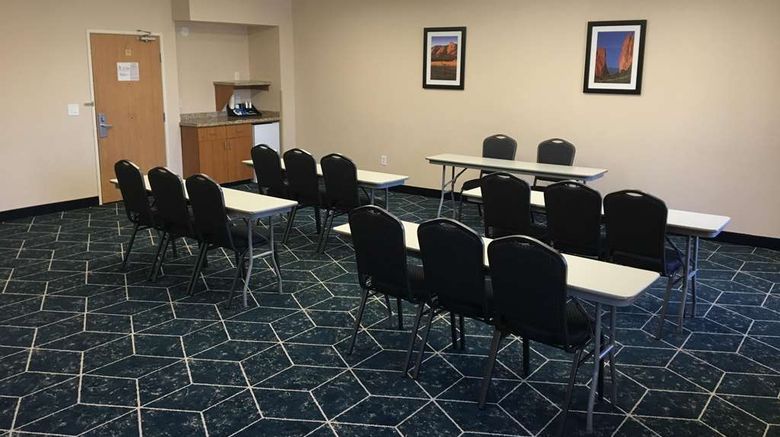 <b>Best Western Plus Gateway Inn & Suites Meeting</b>. Images powered by <a href="https://iceportal.shijigroup.com/" title="IcePortal" target="_blank">IcePortal</a>.
