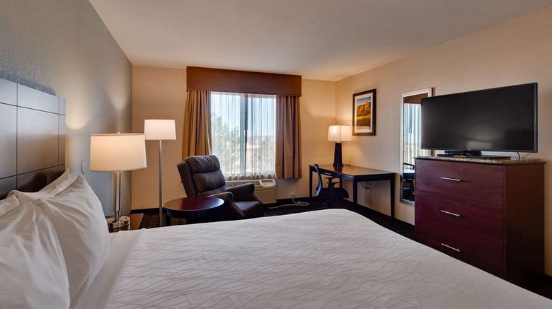 <b>Best Western Plus Gateway Inn & Suites Room</b>. Images powered by <a href="https://iceportal.shijigroup.com/" title="IcePortal" target="_blank">IcePortal</a>.