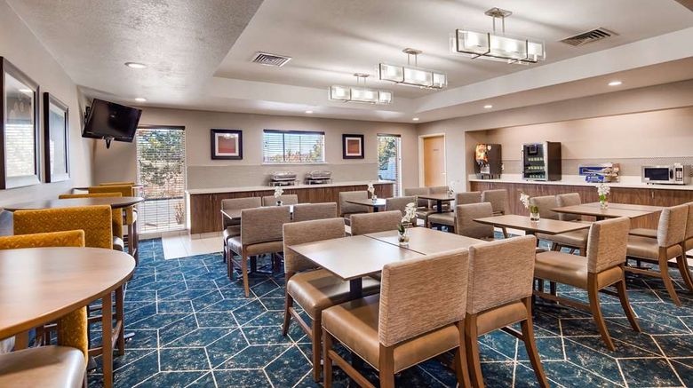 <b>Best Western Plus Gateway Inn & Suites Restaurant</b>. Images powered by <a href="https://iceportal.shijigroup.com/" title="IcePortal" target="_blank">IcePortal</a>.