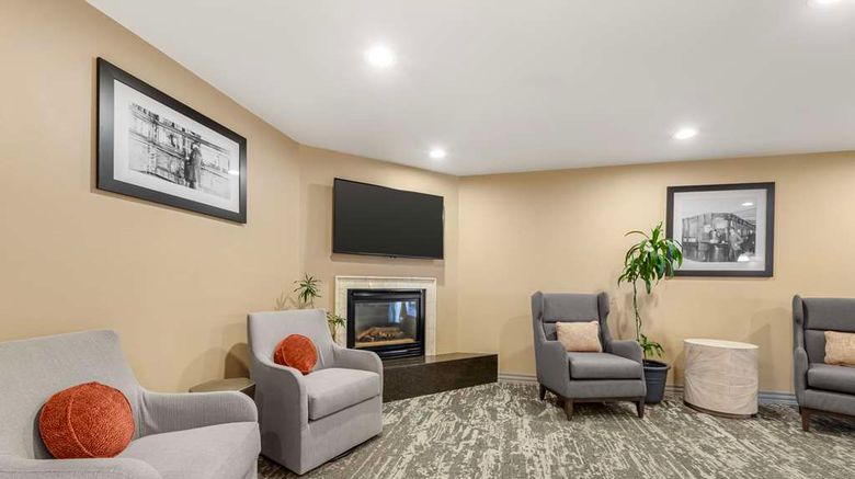 <b>Best Western Executive Inn & Suites Lobby</b>. Images powered by <a href="https://iceportal.shijigroup.com/" title="IcePortal" target="_blank">IcePortal</a>.