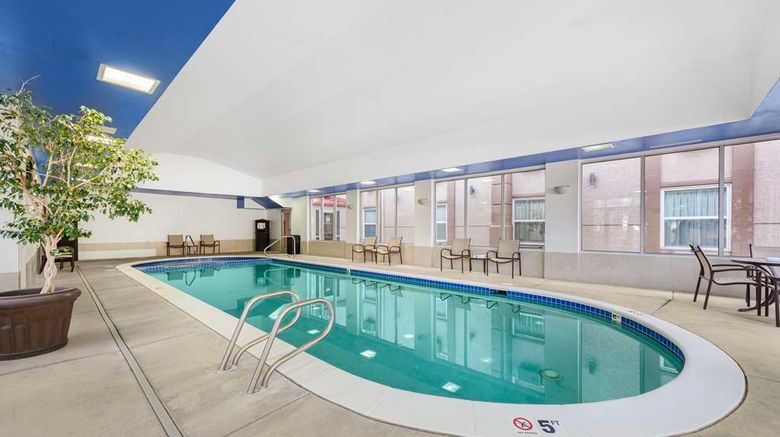 <b>Best Western Executive Inn & Suites Pool</b>. Images powered by <a href="https://iceportal.shijigroup.com/" title="IcePortal" target="_blank">IcePortal</a>.