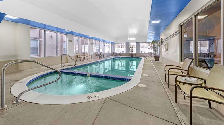<b>Best Western Executive Inn & Suites Pool</b>. Images powered by <a href="https://iceportal.shijigroup.com/" title="IcePortal" target="_blank">IcePortal</a>.