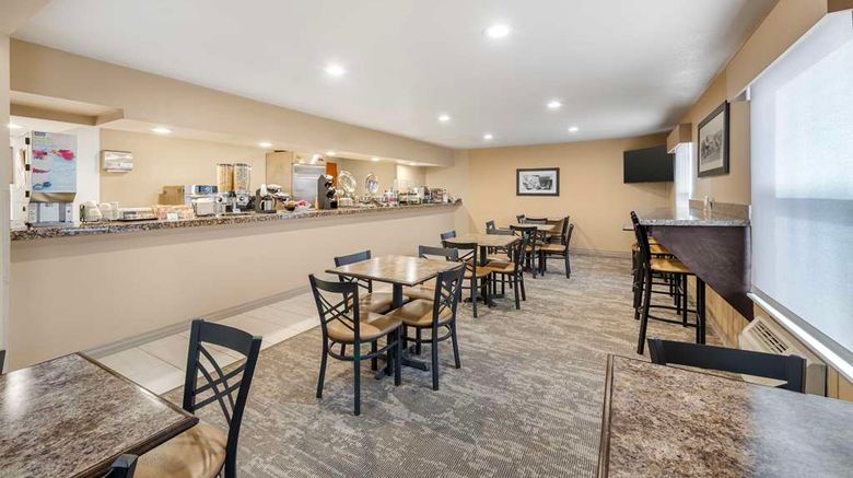 <b>Best Western Executive Inn & Suites Restaurant</b>. Images powered by <a href="https://iceportal.shijigroup.com/" title="IcePortal" target="_blank">IcePortal</a>.