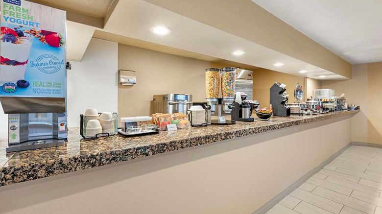 <b>Best Western Executive Inn & Suites Restaurant</b>. Images powered by <a href="https://iceportal.shijigroup.com/" title="IcePortal" target="_blank">IcePortal</a>.