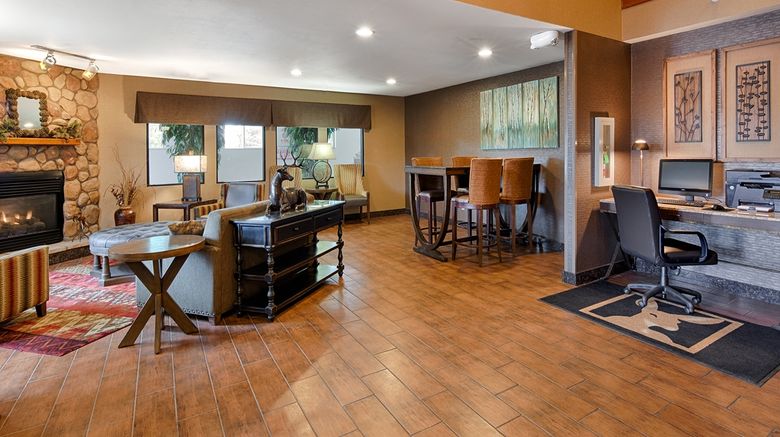 <b>Best Western Plus Deer Park Inn & Suites Lobby</b>. Images powered by <a href="https://iceportal.shijigroup.com/" title="IcePortal" target="_blank">IcePortal</a>.
