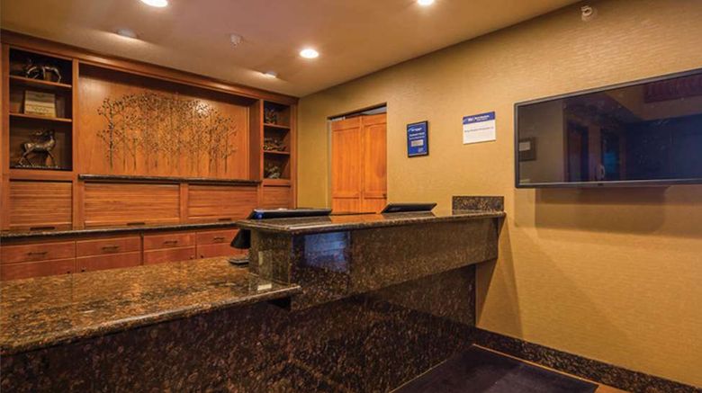 <b>Best Western Plus Deer Park Inn & Suites Lobby</b>. Images powered by <a href="https://iceportal.shijigroup.com/" title="IcePortal" target="_blank">IcePortal</a>.