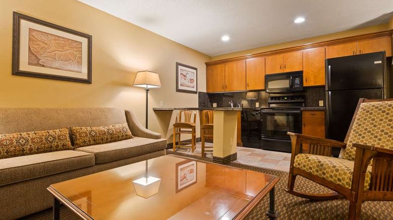 <b>Best Western Plus Deer Park Inn & Suites Suite</b>. Images powered by <a href="https://iceportal.shijigroup.com/" title="IcePortal" target="_blank">IcePortal</a>.