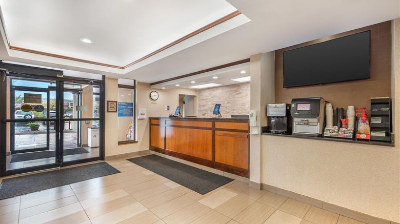 <b>Best Western Plus Louiseville Inn & Stes Lobby</b>. Images powered by <a href="https://iceportal.shijigroup.com/" title="IcePortal" target="_blank">IcePortal</a>.