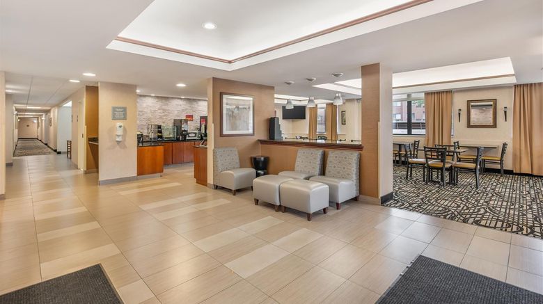<b>Best Western Plus Louiseville Inn & Stes Lobby</b>. Images powered by <a href="https://iceportal.shijigroup.com/" title="IcePortal" target="_blank">IcePortal</a>.