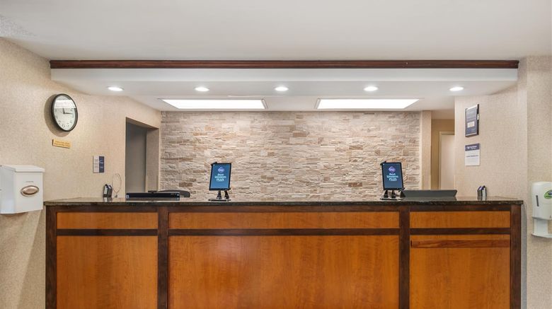 <b>Best Western Plus Louiseville Inn & Stes Lobby</b>. Images powered by <a href="https://iceportal.shijigroup.com/" title="IcePortal" target="_blank">IcePortal</a>.