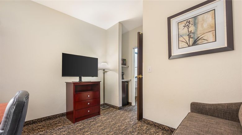 <b>Best Western Plus Louiseville Inn & Stes Suite</b>. Images powered by <a href="https://iceportal.shijigroup.com/" title="IcePortal" target="_blank">IcePortal</a>.