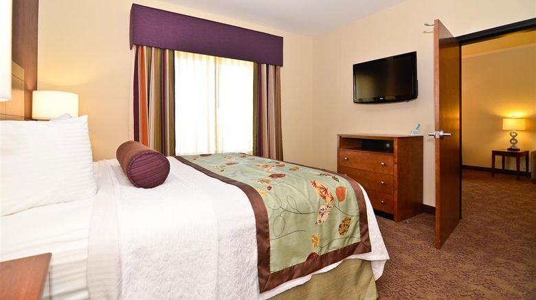 <b>Best Western Plus Carousel Inn & Suites Suite</b>. Images powered by <a href="https://iceportal.shijigroup.com/" title="IcePortal" target="_blank">IcePortal</a>.