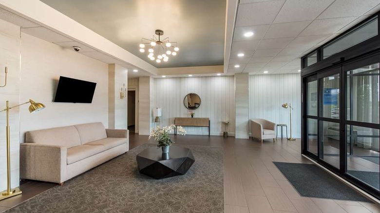 <b>Best Western Executive of New Haven Lobby</b>. Images powered by <a href="https://iceportal.shijigroup.com/" title="IcePortal" target="_blank">IcePortal</a>.