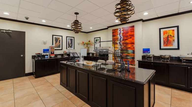 <b>Best Western Executive of New Haven Restaurant</b>. Images powered by <a href="https://iceportal.shijigroup.com/" title="IcePortal" target="_blank">IcePortal</a>.