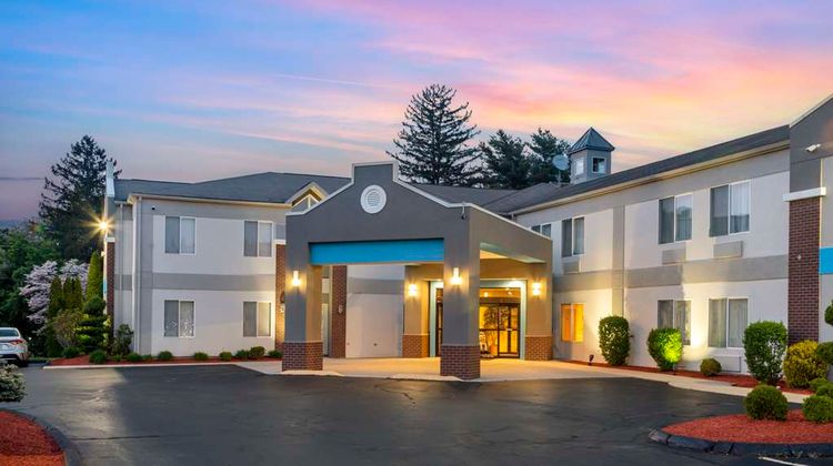 Best Western Plus New England Inn & Stes Exterior