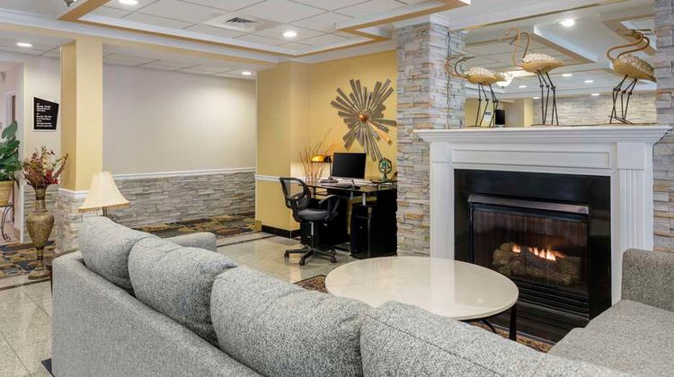 Best Western Plus New England Inn & Stes Lobby