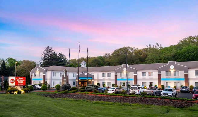 Best Western Plus New England Inn & Stes Exterior