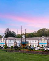 Best Western Plus New England Inn & Stes