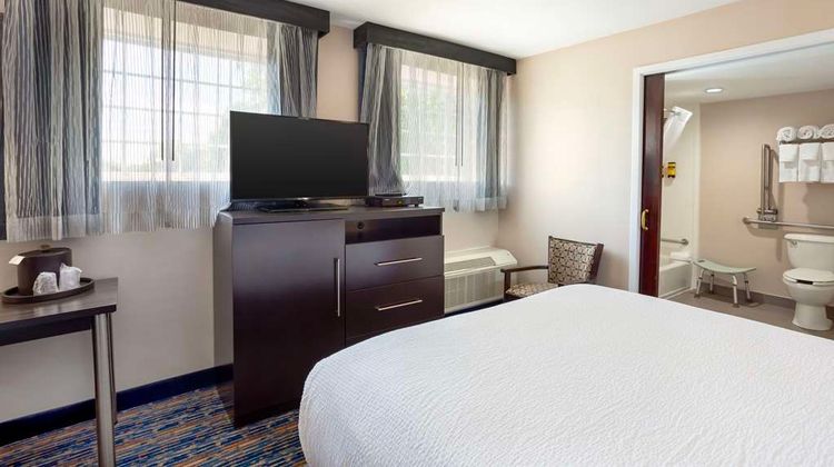 Best Western Plus Fairfield Hotel Room