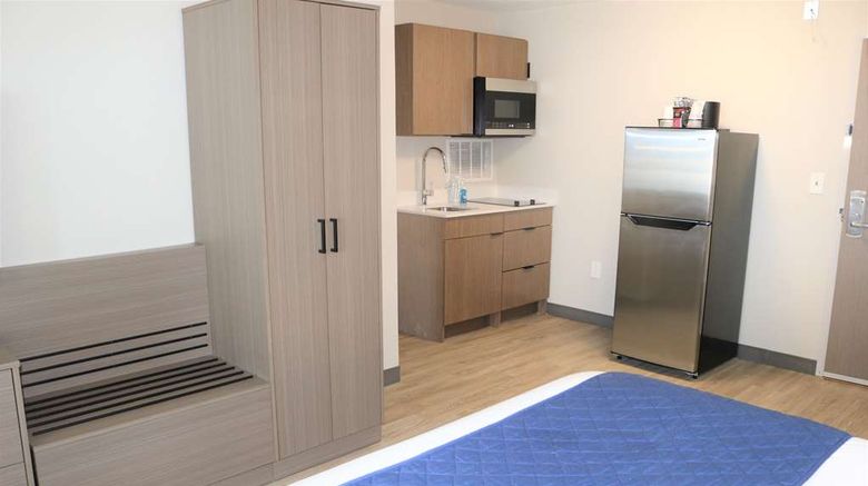 <b>Best Western Aku Tiki Inn Room</b>. Images powered by <a href="https://iceportal.shijigroup.com/" title="IcePortal" target="_blank">IcePortal</a>.