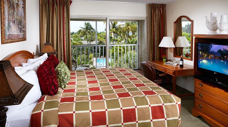 <b>Best Western Naples Inn & Suites Suite</b>. Images powered by <a href="https://iceportal.shijigroup.com/" title="IcePortal" target="_blank">IcePortal</a>.