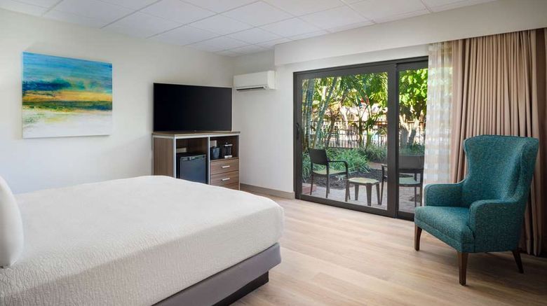 <b>Best Western Naples Inn & Suites Room</b>. Images powered by <a href="https://iceportal.shijigroup.com/" title="IcePortal" target="_blank">IcePortal</a>.