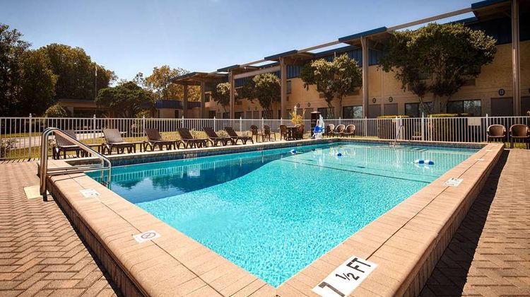 Best Western Crossroads Inn Pool