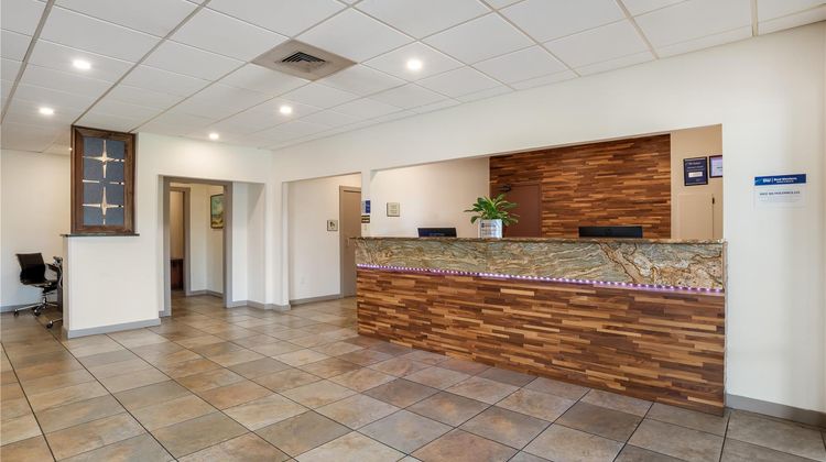 Best Western Crossroads Inn Lobby