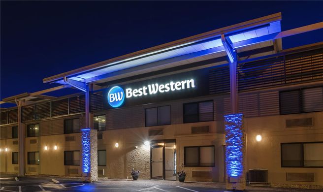Best Western Crossroads Inn Exterior