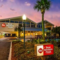 Best Western Plus Yacht Harbor Inn