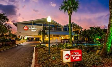 Best Western Plus Yacht Harbor Inn