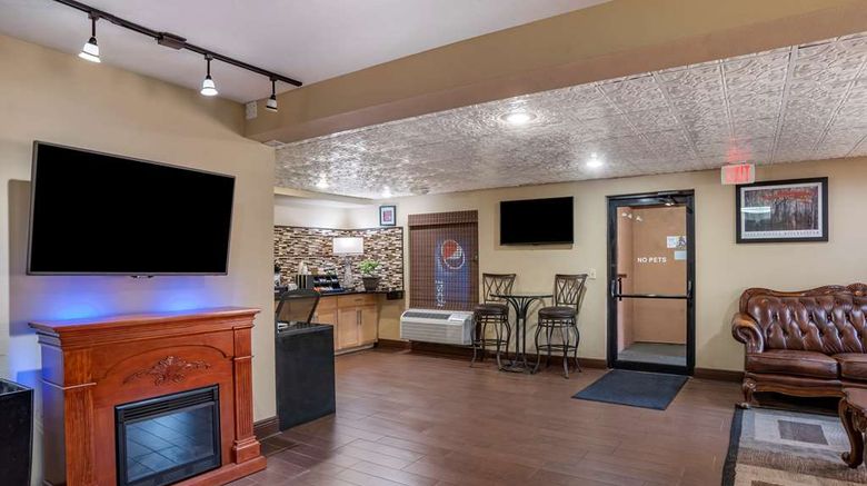 <b>Best Western Apalach Inn Lobby</b>. Images powered by <a href="https://iceportal.shijigroup.com/" title="IcePortal" target="_blank">IcePortal</a>.