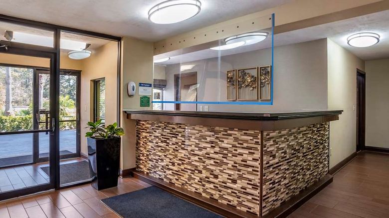 <b>Best Western Apalach Inn Lobby</b>. Images powered by <a href="https://iceportal.shijigroup.com/" title="IcePortal" target="_blank">IcePortal</a>.