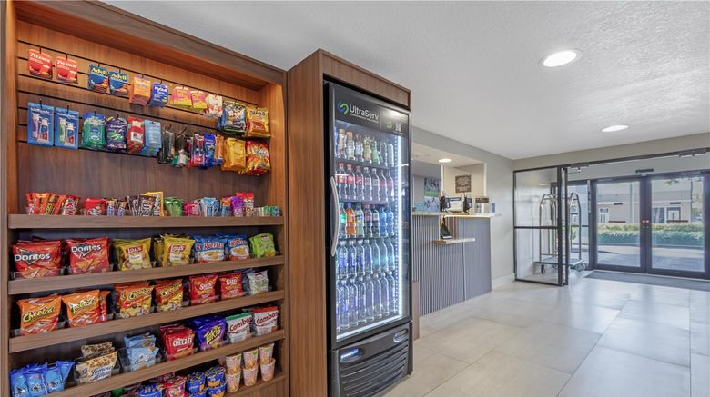 <b>Best Western Plus Ft Lauderdale AP Cruis Restaurant</b>. Images powered by <a href="https://iceportal.shijigroup.com/" title="IcePortal" target="_blank">IcePortal</a>.