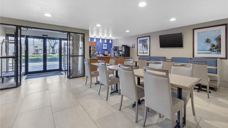<b>Best Western Plus Ft Lauderdale AP Cruis Lobby</b>. Images powered by <a href="https://iceportal.shijigroup.com/" title="IcePortal" target="_blank">IcePortal</a>.