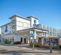 Holiday Inn Express Hotel & Suites Exterior