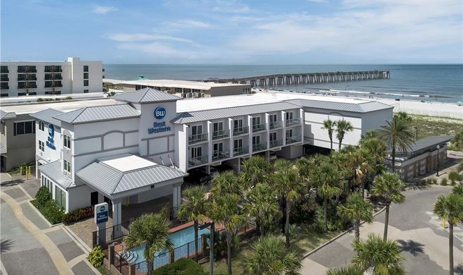 Holiday Inn Express Hotel & Suites Exterior