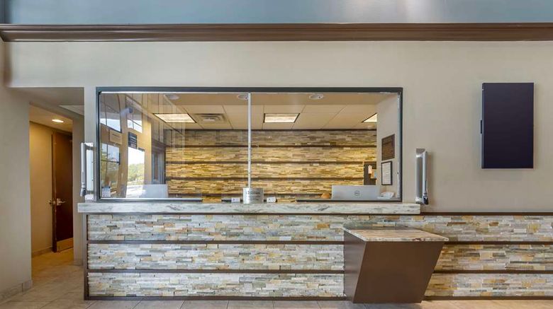 <b>Best Western Naples Plaza Hotel Lobby</b>. Images powered by <a href="https://iceportal.shijigroup.com/" title="IcePortal" target="_blank">IcePortal</a>.