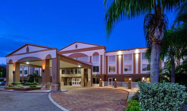 Best Western Plus Ambassador Suites Exterior