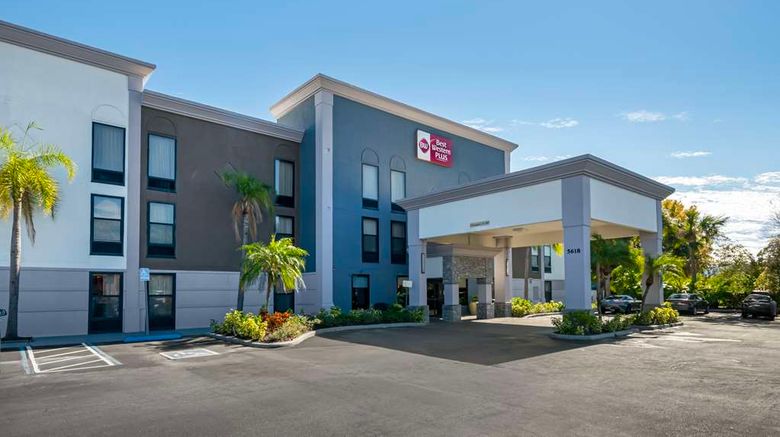 <b>Best Western Plus Universal Inn Exterior</b>. Images powered by <a href="https://iceportal.shijigroup.com/" title="IcePortal" target="_blank">IcePortal</a>.