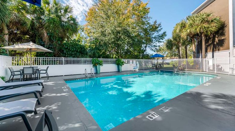 <b>Best Western Plus Universal Inn Pool</b>. Images powered by <a href="https://iceportal.shijigroup.com/" title="IcePortal" target="_blank">IcePortal</a>.
