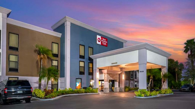 <b>Best Western Plus Universal Inn Exterior</b>. Images powered by <a href="https://iceportal.shijigroup.com/" title="IcePortal" target="_blank">IcePortal</a>.